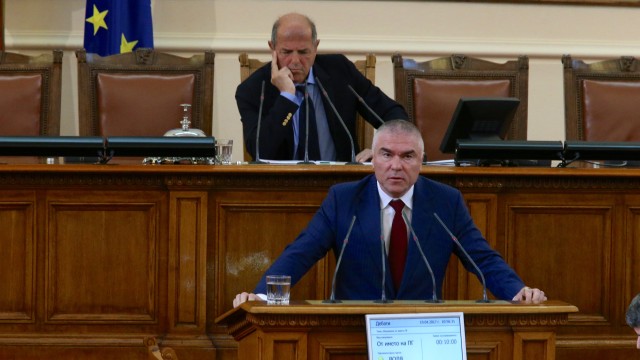 Снимка: Парламентът създаде комисия за имунитета на Веселин Марешки