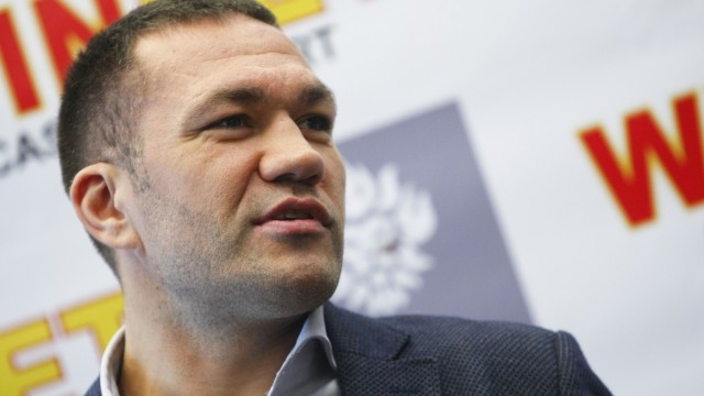 Снимка: Кубрат Пулев приел мач с Дилиън Уайт