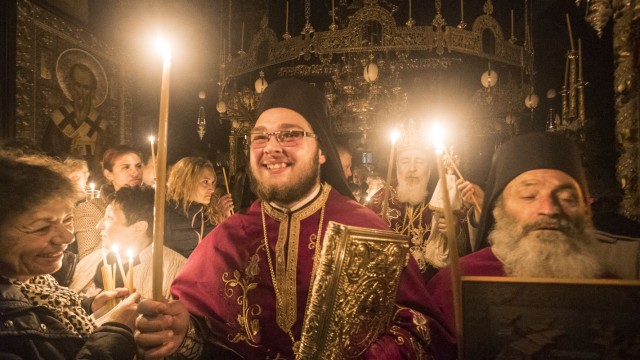 Снимка: Християните празнуват Възкресение Христово (СНИМКИ и ВИДЕО)