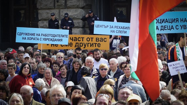 Снимка: Хиляди хора с увреждания протестираха пред Министерския съвет (ОБЗОР)