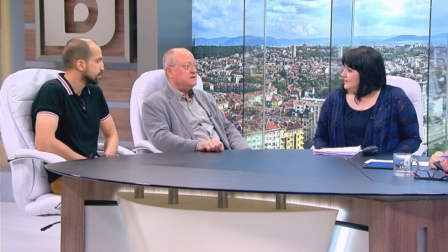 Снимка: Ощетява или помага на учениците отпадането на текстове от учебниците