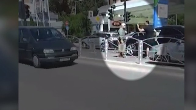 Снимка: Агресивните шофьори, които се биха на пътя във Велико Търново, се помириха