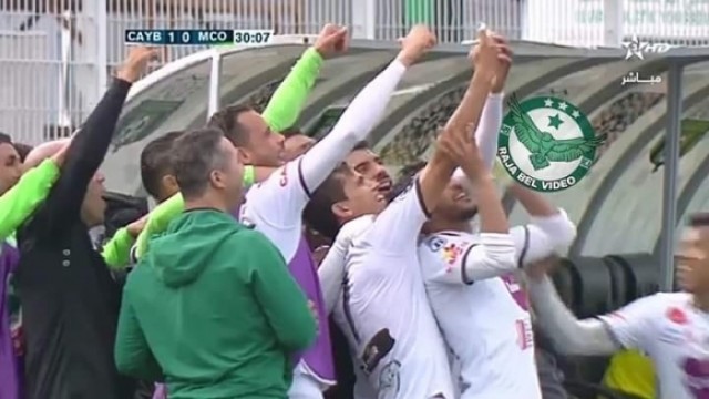 Снимка: Куриоз в Мароко: Селфи след гол доведе до дузпа за съперника (ВИДЕО)