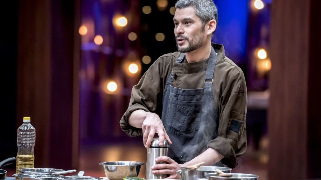 Chef Джун Йошида демонстрира корейска яхния с шкембе в понеделник в MasterChef