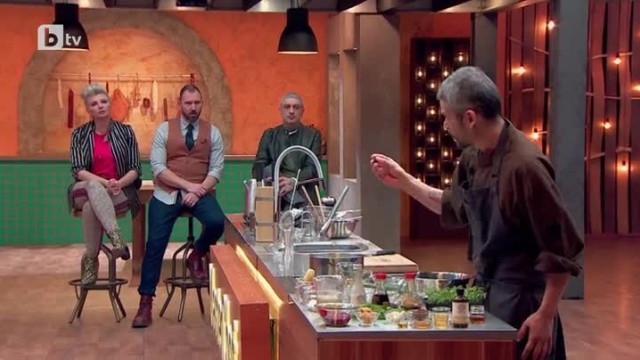 Chef Джун Йошида демонстрира корейска яхния с шкембе