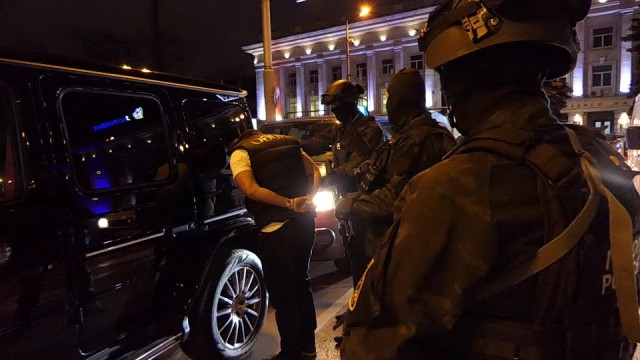 Снимка: Деветима с обвинения след акция срещу сутеньори в София (СНИМКИ И ВИДЕО)