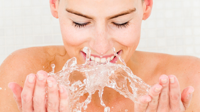 Снимка: Корейска тайна за сияйна кожа: трикът с газирана вода, по който всички полудяха