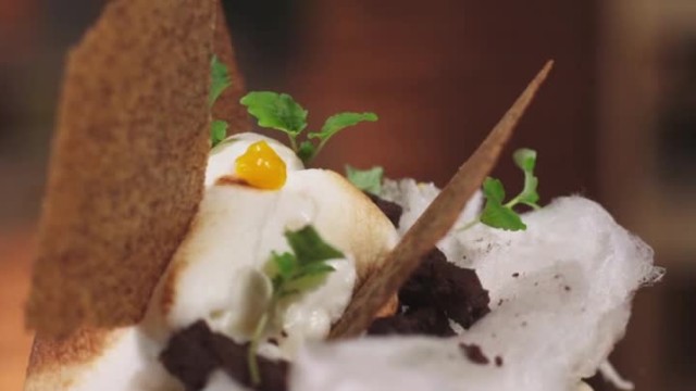 (Не)стандартни вкусове за бира с chef Георги Бойковски: Кебапче от бял шоколад с розмарин и лимон