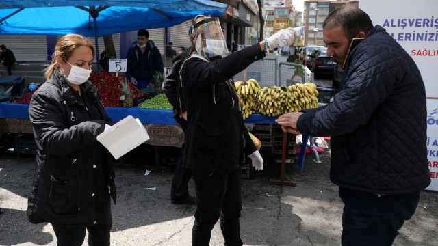 Снимка: 95 души с коронавирус починаха само за ден в Турция
