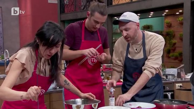 Червеният отбор реши да играе смело
