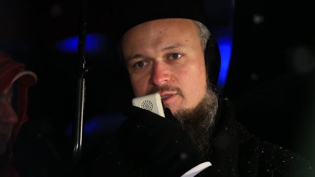 Заради публични обиди и клевети срещу духовни лица: Архимандрит Дионисий остана без сан, вече няма да бъде свещенослужител