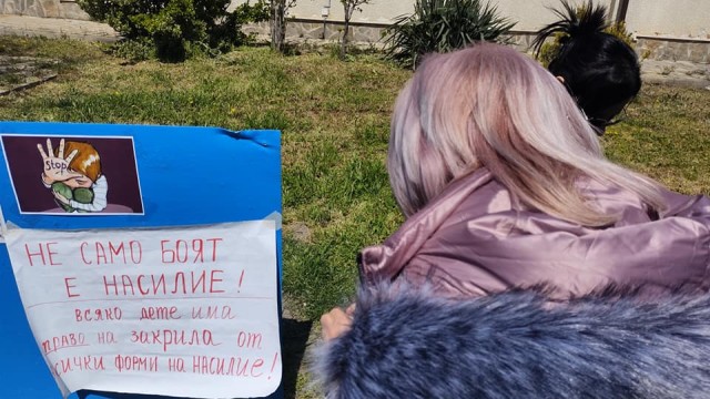 Снимка: Протест в бургаския кв. 