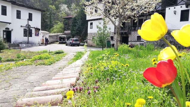 Снимка: Цветница е ! Честит празник от Черепишкия манастир…