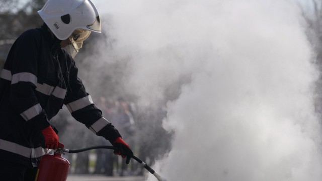 Снимка: Пътнически автобус изгоря на Подбалканския път близо до Клисура