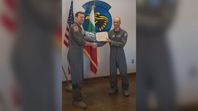 Снимка: Вижте кой е първият български пилот, обучен да лети на F-16 (СНИМКИ)