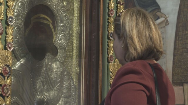 Снимка: Литийно шествие с чудотворна икона в Бачковския манастир във втория ден на Великден