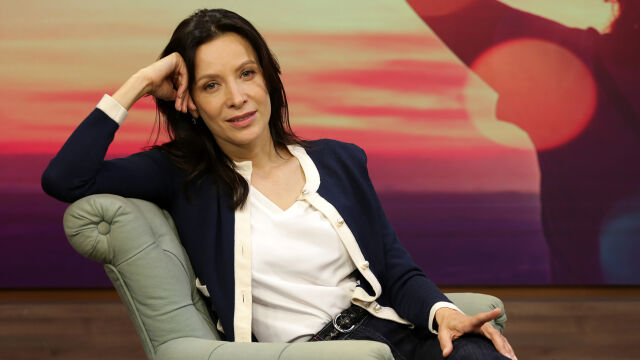 Снимка: Яна Маринова празнува 44-ия си рожден ден на брега на река Дунав 