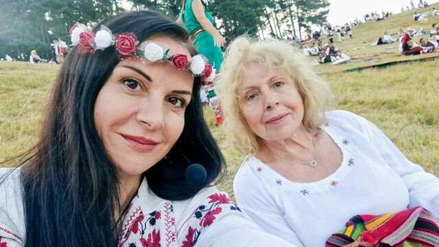 Снимка: Гергана Стоянова: Когато сготвя нещо за децата ми и те го харесват, ме стяга гърлото от щастие