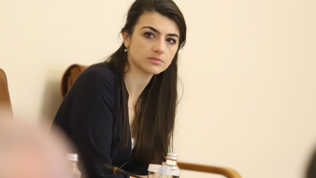 Снимка: Лена Бориславова с многозначителен коментар в социалните мрежи след вота