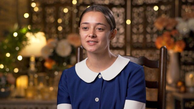 Снимка: Задникът й 3 декара, тя филия с шоколад иска – най-забавните реплики на Валерия като прислужница в 