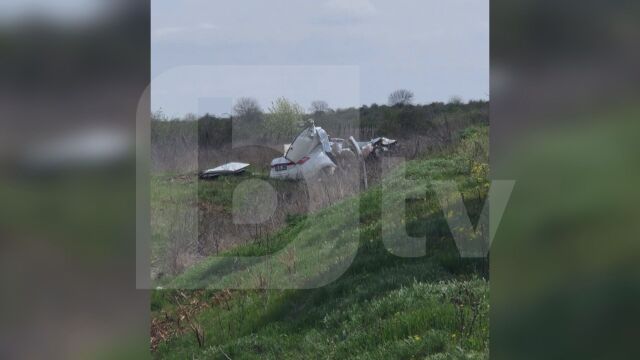 Снимка: Двама души загинаха при тежка катастрофа между тир и кола (СНИМКИ)