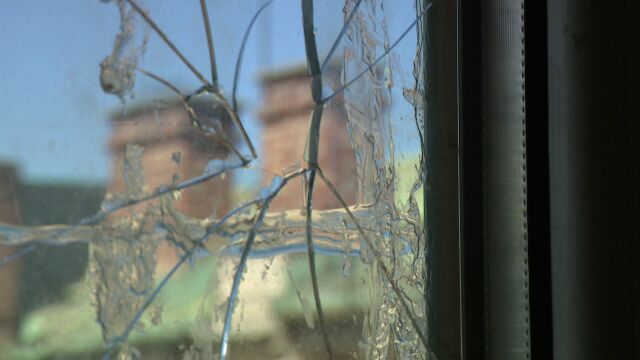 Снимка: Напукани стени, капещ покрив и падаща мазилка: Ректоратът на СУ има нужда от спешен ремонт