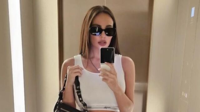 Снимка: Николета Лозанова показа стегнат корем - само месец след раждането (СНИМКИ)