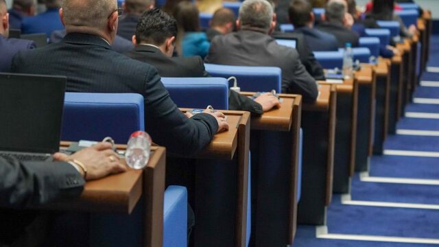 Третият вот на недоверие към кабинета „Желязков“ влиза в пленарната зала
