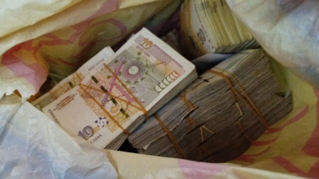 Снимка: Задържаха „муле“ с 55 000 лв. от телефонна измама на „Дунав мост“