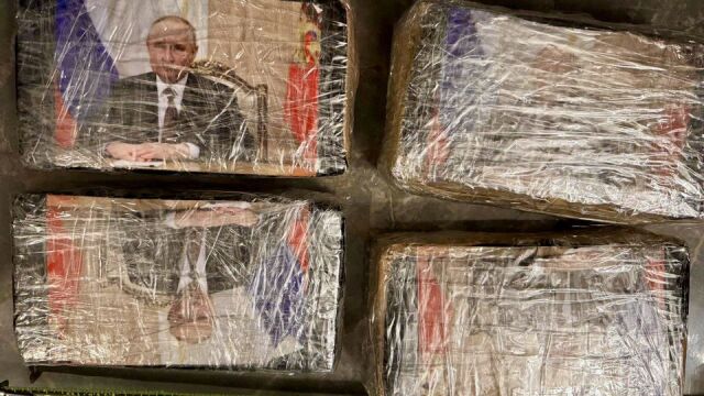 Снимка: Четири килограма кокаин в пакети с лика на Путин са иззети при спецакция в София 