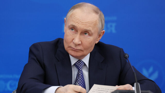 Снимка: Путин е посетил атомна електроцентрала в Курска област