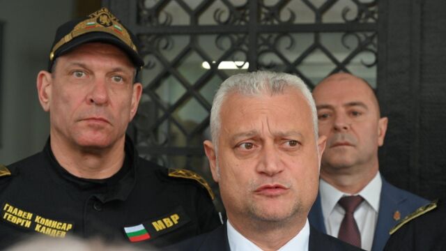 Снимка: Министър Дечев: Нямаме фаворити, целта е нулева манипулация на вота