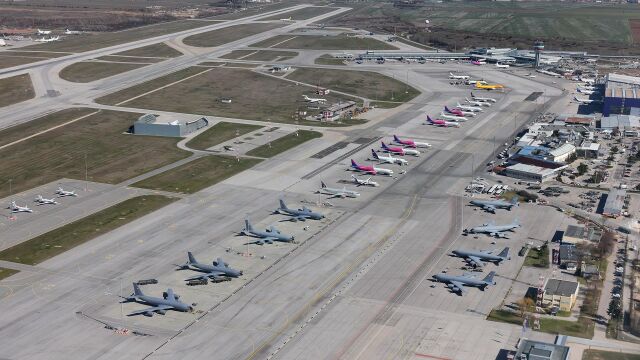 Снимка: Ройтерс: Иранските власти предупредиха България да не позволява на САЩ да използват летищата ѝ
