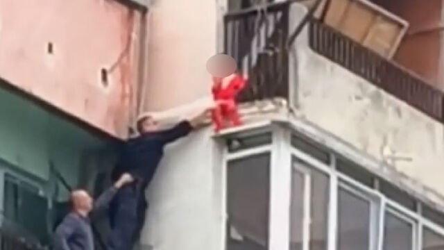 След като 2-годишно дете увисна от балкон на 8-ия етаж в Ямбол: Какви са санкциите за родителите?