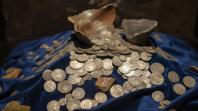 Снимка: Откриха румънското златно съкровище, откраднато в Нидерландия през 2025 г. (СНИМКИ)