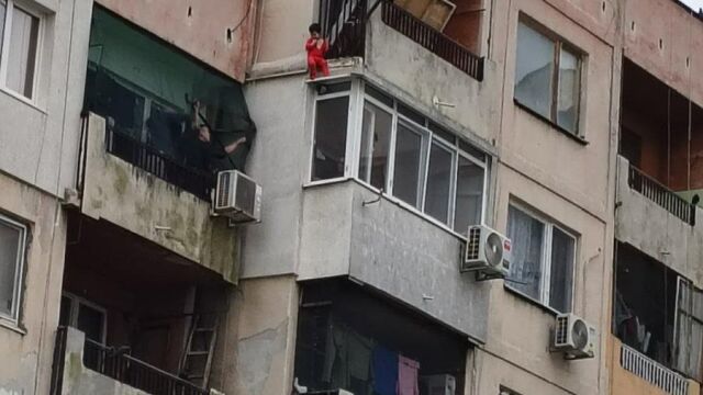 Родителите на момчето, увиснало от осмия етаж, ще се борят децата им да останат при тях