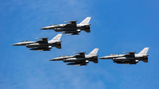 Полша вдигна по тревога изтребители заради руски въздушни удари