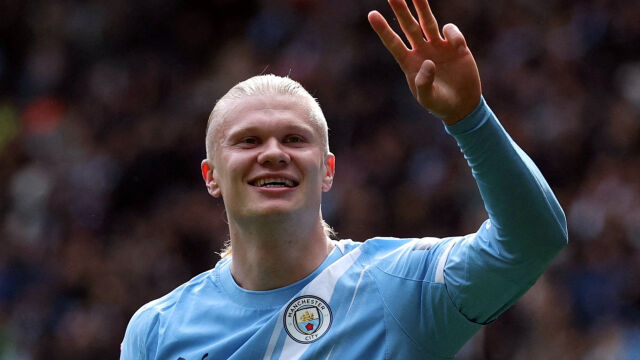 Снимка: Холанд не прощава, Ливърпул се срина (ФАКТФАЙЛ)