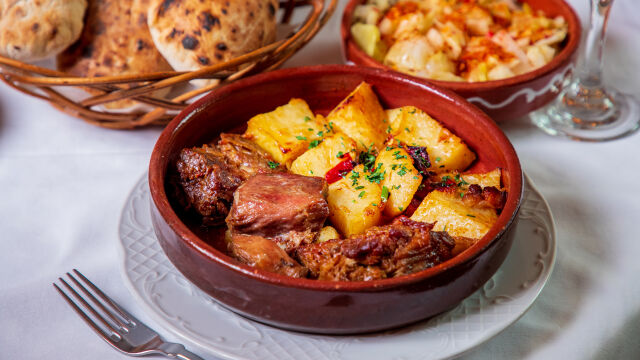 Снимка: Най-вкусното агнешко за Великден с картофи (РЕЦЕПТА)