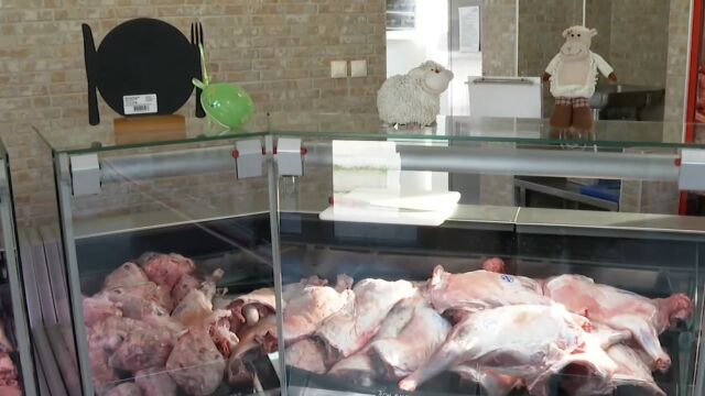 Снимка: Прогнозират скок на цените преди Великден: БАБХ проверява какво е качеството на агнешкото