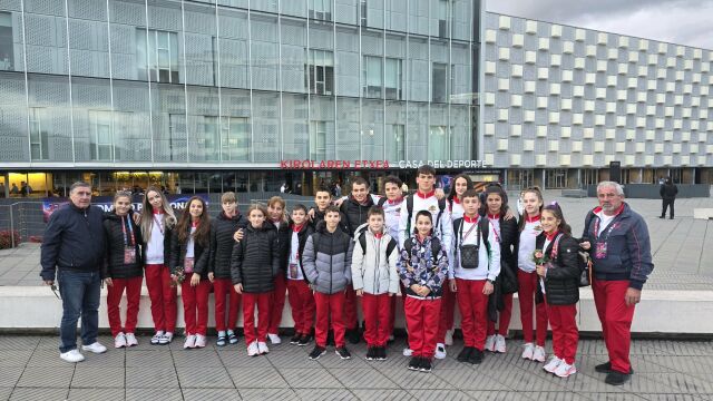 Снимка: 13 българи стартират на европейското първенство по скокове на батут