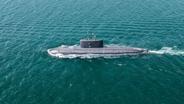 Снимка: Великобритания проследи тайна операция на руски подводници в Северния Атлантик