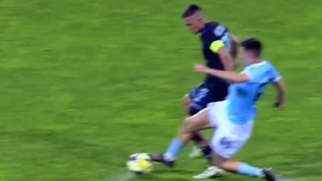 Снимка: Арда попита за картона и поздрави Гонзо