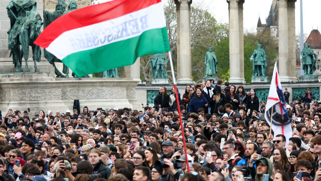 Целият свят следи отблизо изборите в Унгария: Идва ли краят на ерата „Орбан“?