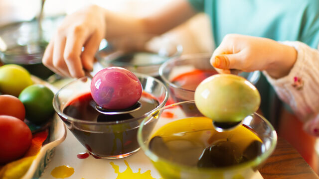 Снимка: Ендокринолог: Синята и зелената боя за яйца могат да предизвикат хиперактивност при децата