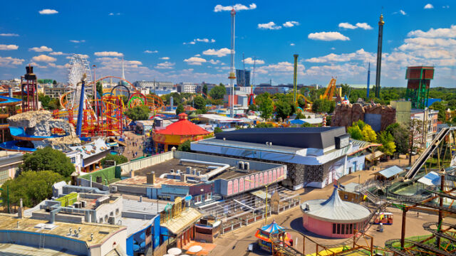 Снимка: Петима души са ранени, след като увеселително влакче дерайлира във Виена