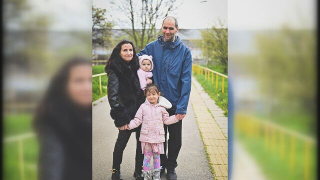 Снимка: След живот в 30 кв.м: Незрящите Бена и Богомил посрещат Великден в нов дом