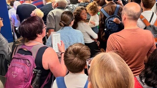 Хаос по границите удря Европа: Новите правила за пътуване в ЕС оставят семейства с малки деца блокирани