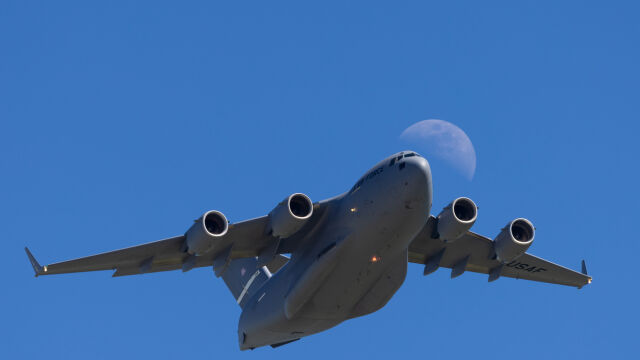 Снимка: Военни транспортни самолети „С-17 Globemaster“ ще кацат на летище Варна