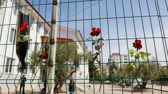 Втората стрелба в турско училище: Загиналите са вече 10, сред тях и стрелецът (ВИДЕО и СНИМКИ)